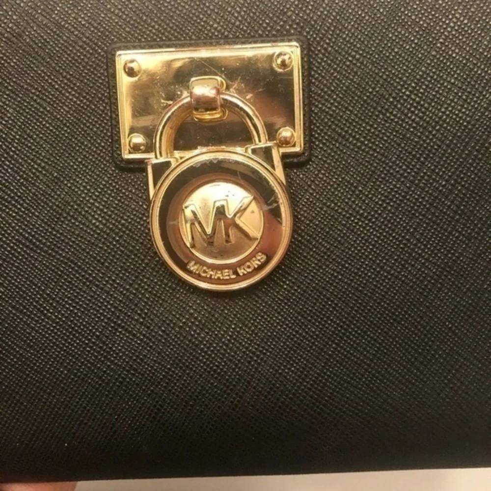 Michael kors black Hamilton lock wallet zipper